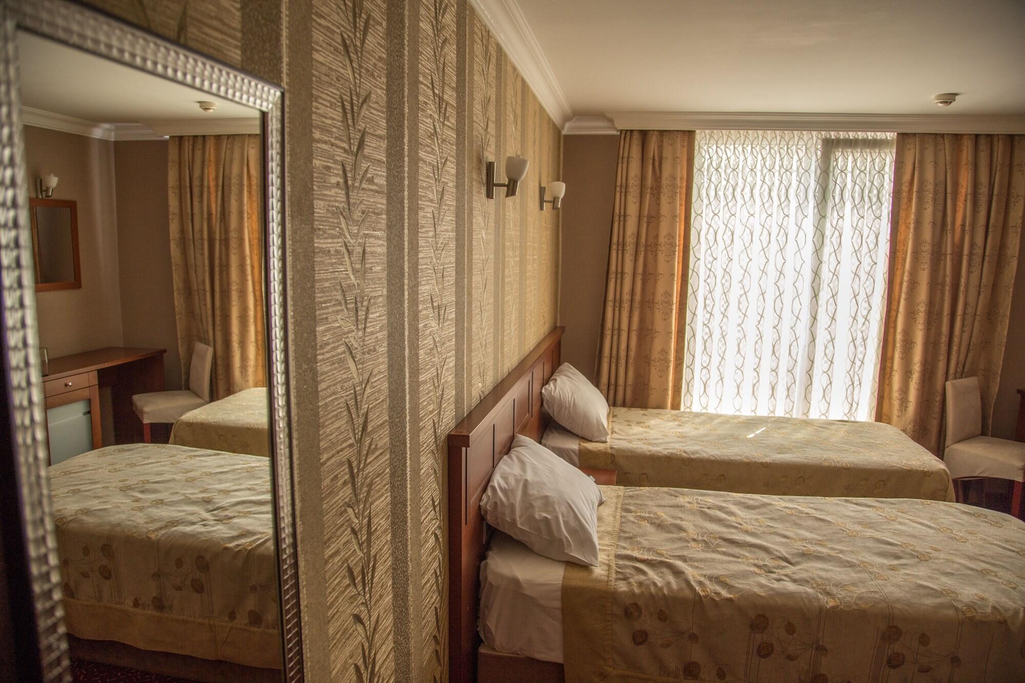 Grand Merin Airport Hotel Estambul Exterior foto