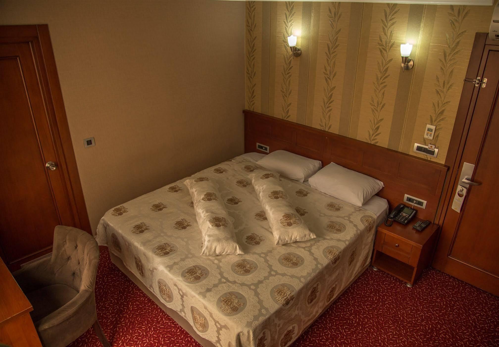 Grand Merin Airport Hotel Estambul Exterior foto